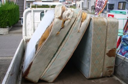 名古屋市内にてマットレスの回収