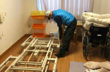 春日井市で医療用ベッドの回収作業