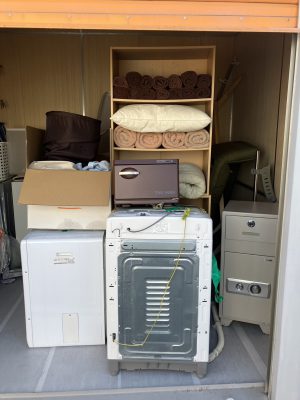 不用品回収トラック2台